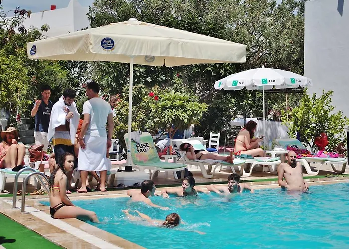 מלון Can Hotel 2*