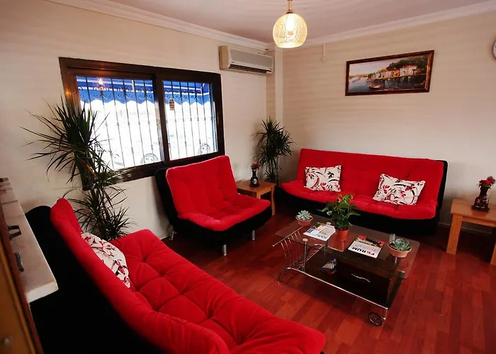 מלון Can Hotel 2*